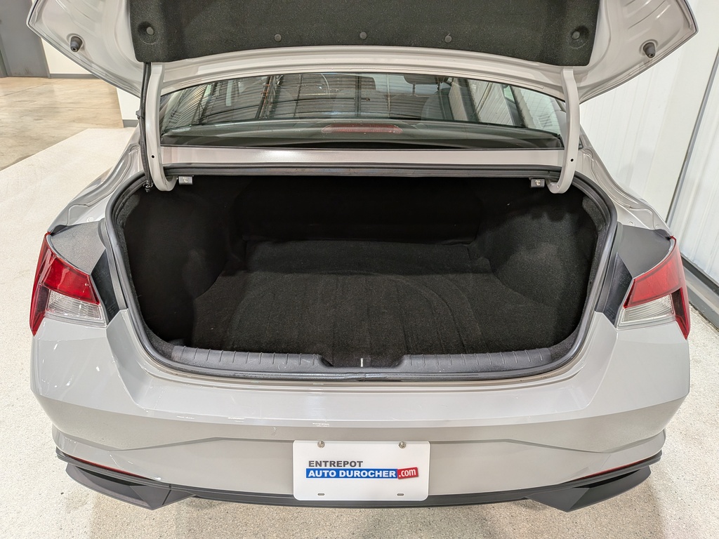 Hyundai Elantra 2022