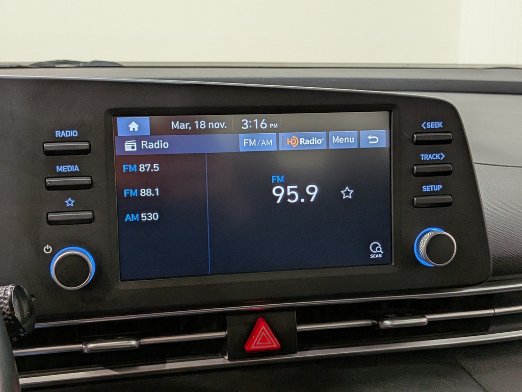 Hyundai Elantra 2022