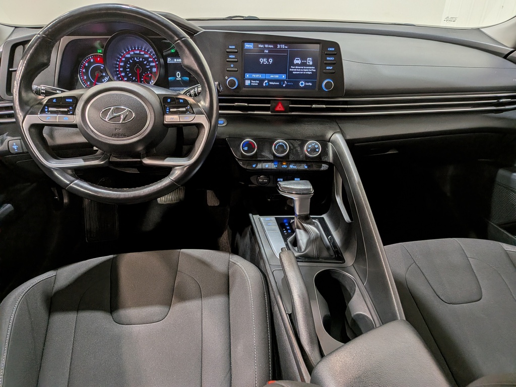 Hyundai Elantra 2022