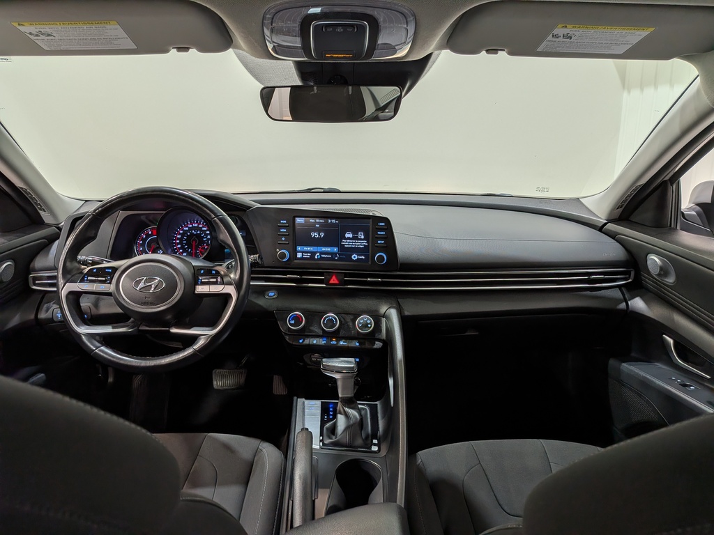 Hyundai Elantra 2022