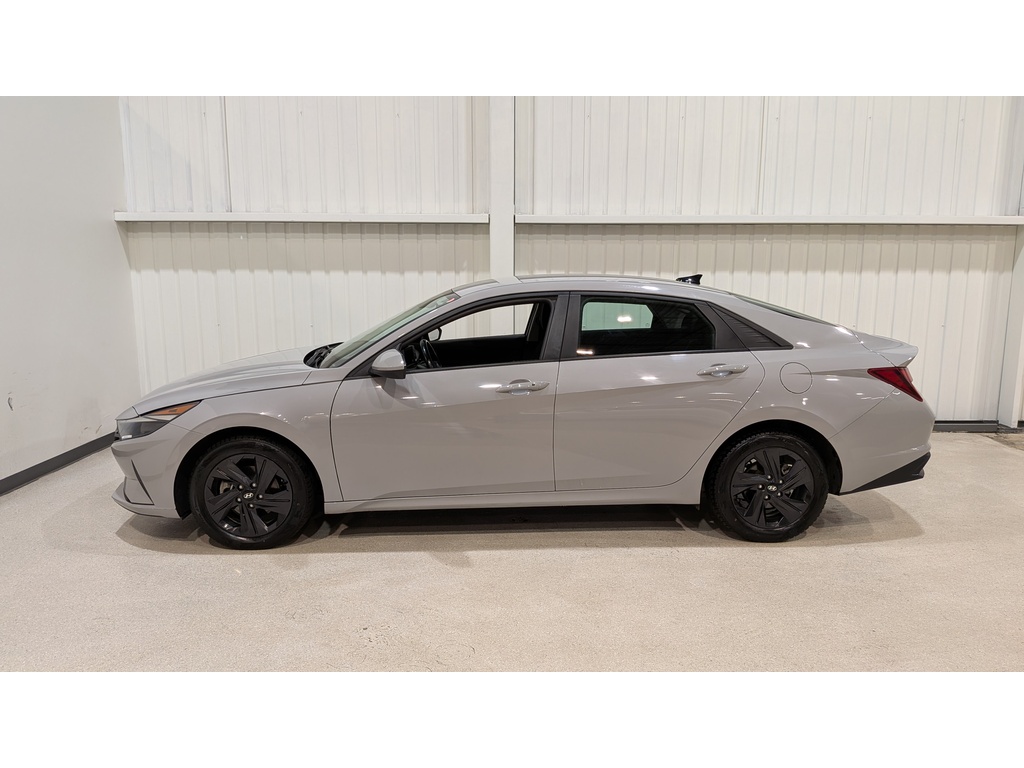 Hyundai Elantra 2022