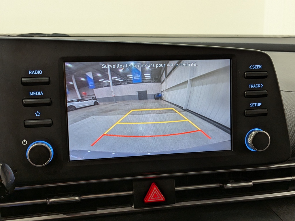 Hyundai Elantra 2022