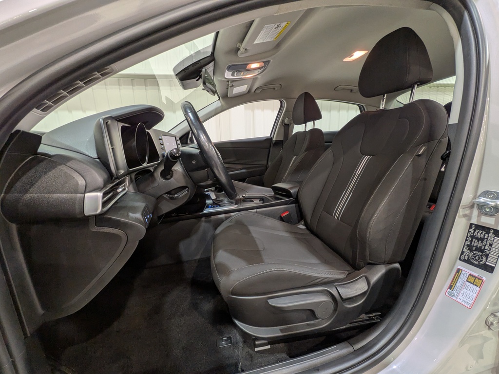 Hyundai Elantra 2022