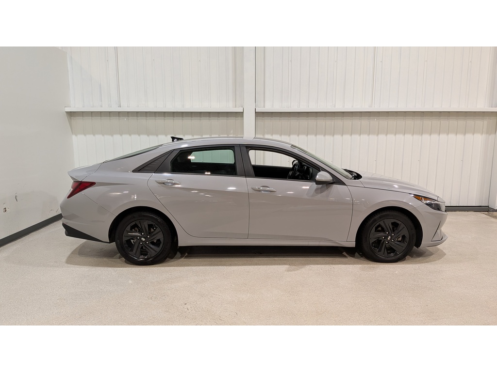 Hyundai Elantra 2022