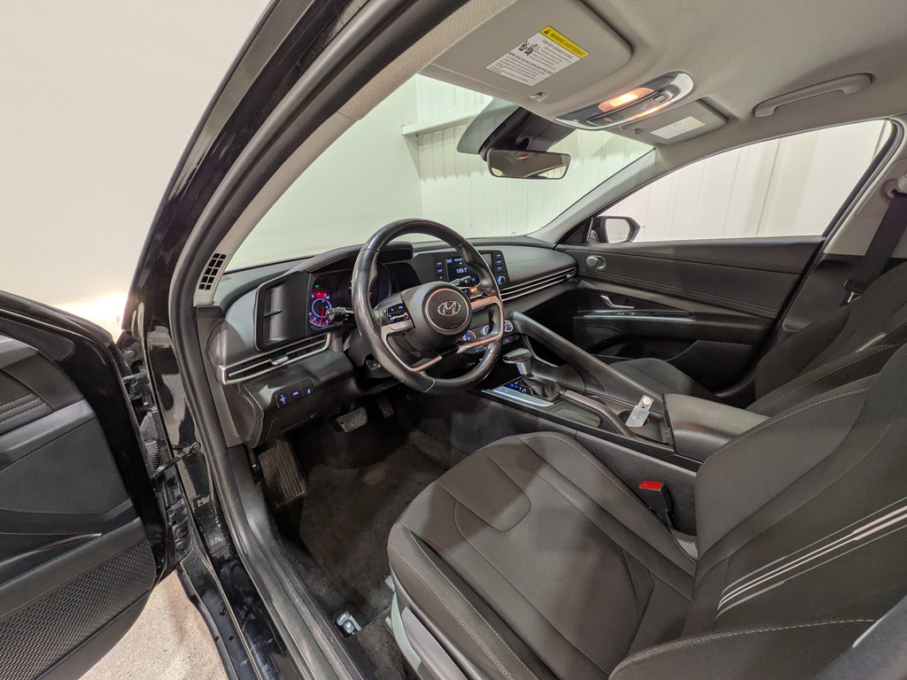 Hyundai Elantra 2022