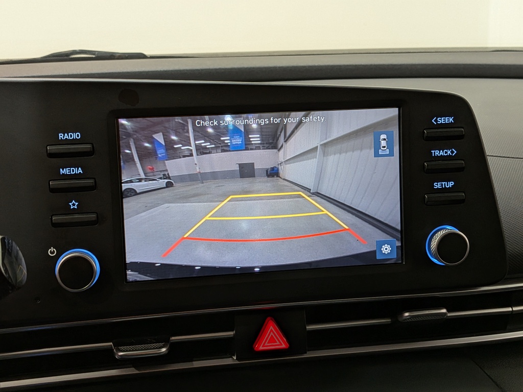 Hyundai Elantra 2022