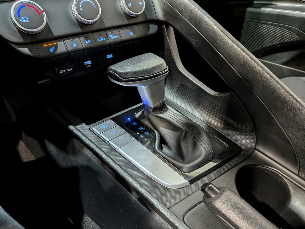 Hyundai Elantra 2022