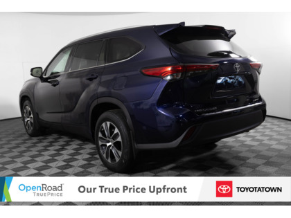used 2022 Toyota Highlander car, priced at $45,998
