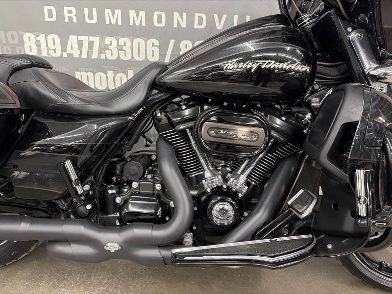 2017 Harley-Davidson FLHXSE CVO Street Glide