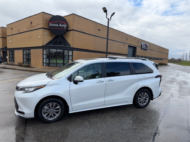 Toyota Sienna XLE 8-Passenger FWD