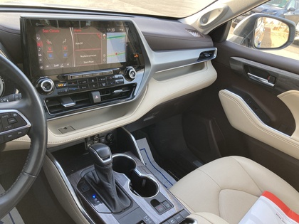 used 2021 Toyota Highlander car, priced at $48,900