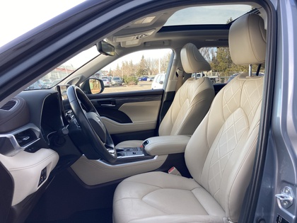 used 2021 Toyota Highlander car, priced at $48,900