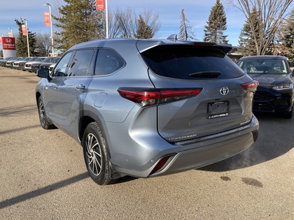 used 2021 Toyota Highlander car, priced at $48,900