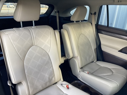 used 2021 Toyota Highlander car, priced at $48,900