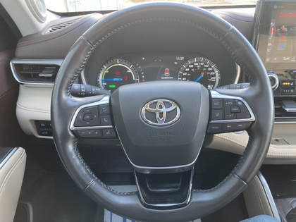 used 2021 Toyota Highlander car, priced at $48,900