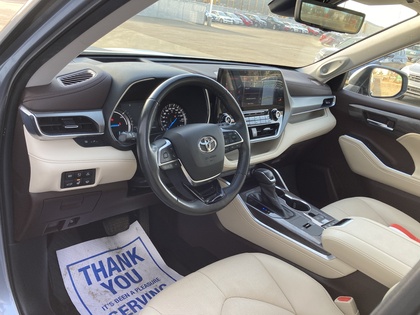 used 2021 Toyota Highlander car, priced at $48,900