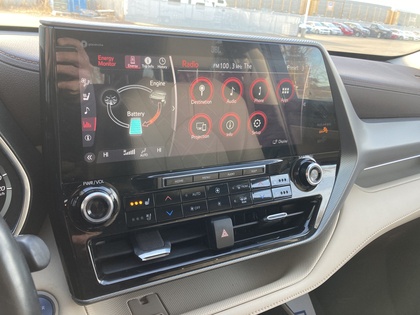 used 2021 Toyota Highlander car, priced at $48,900