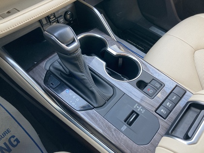 used 2021 Toyota Highlander car, priced at $48,900