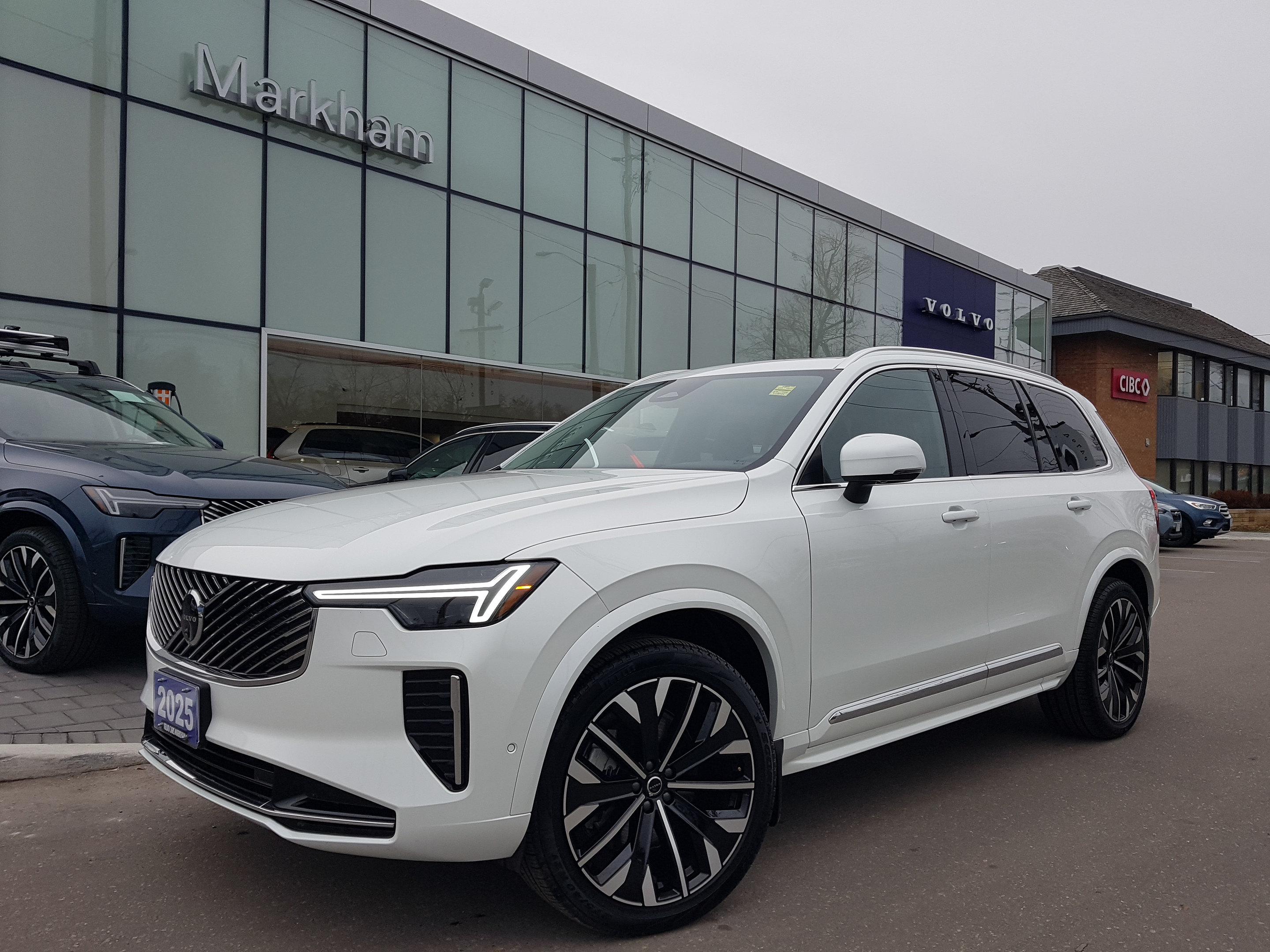 Volvo XC90 B6 Plus Bright Theme 7-Passenger AWD