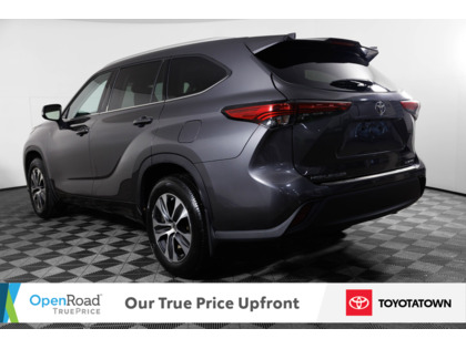 used 2022 Toyota Highlander car, priced at $42,498