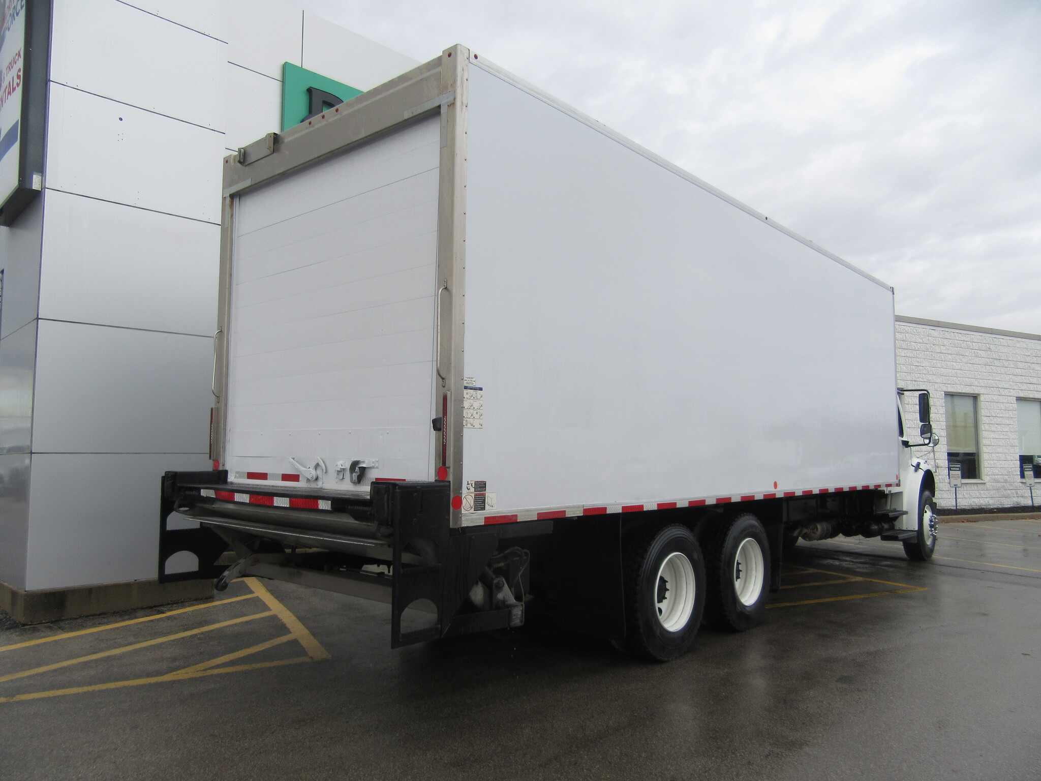 2019 Freightliner M2-106