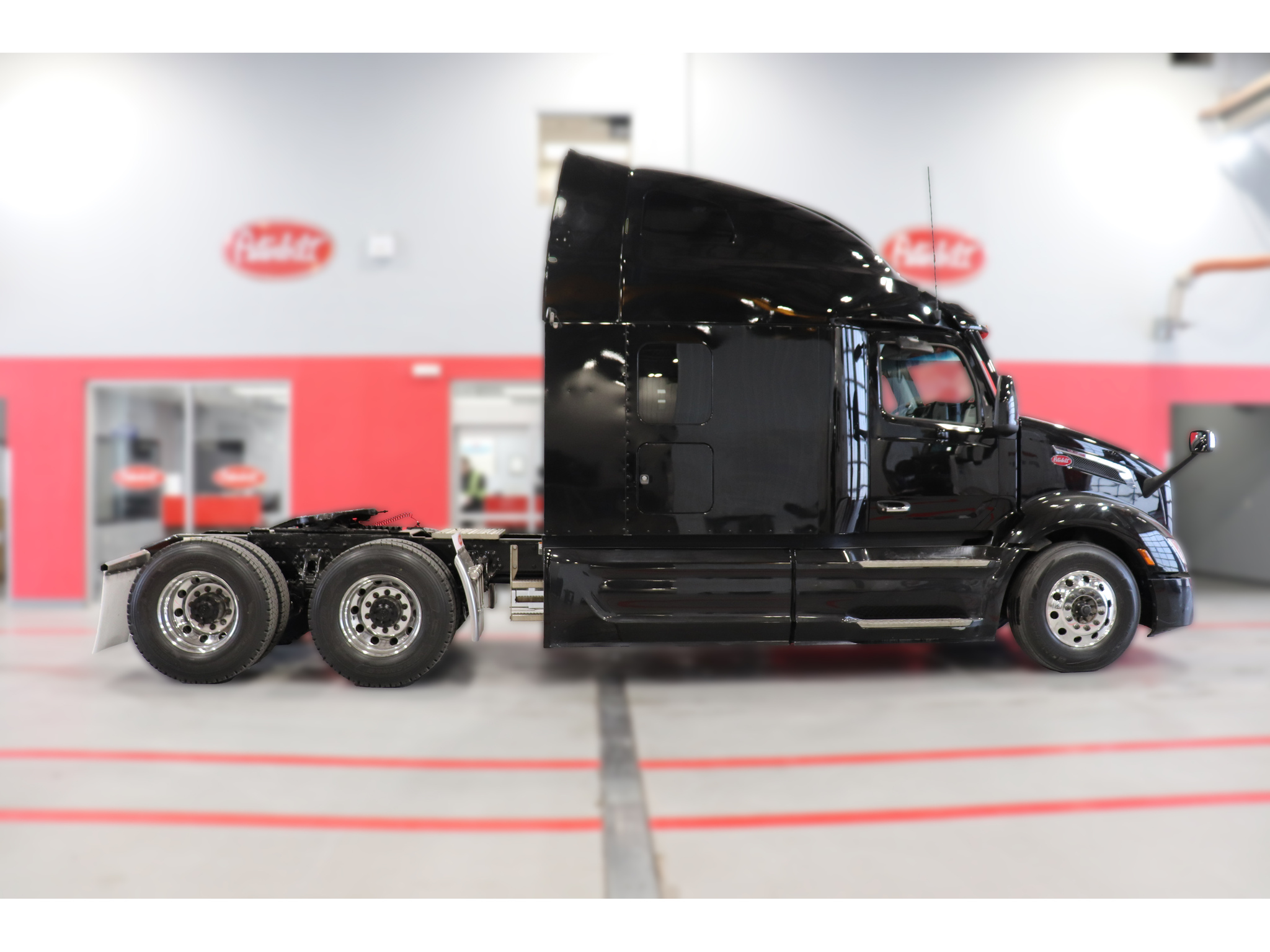 2024 Peterbilt 579 Ultraloft