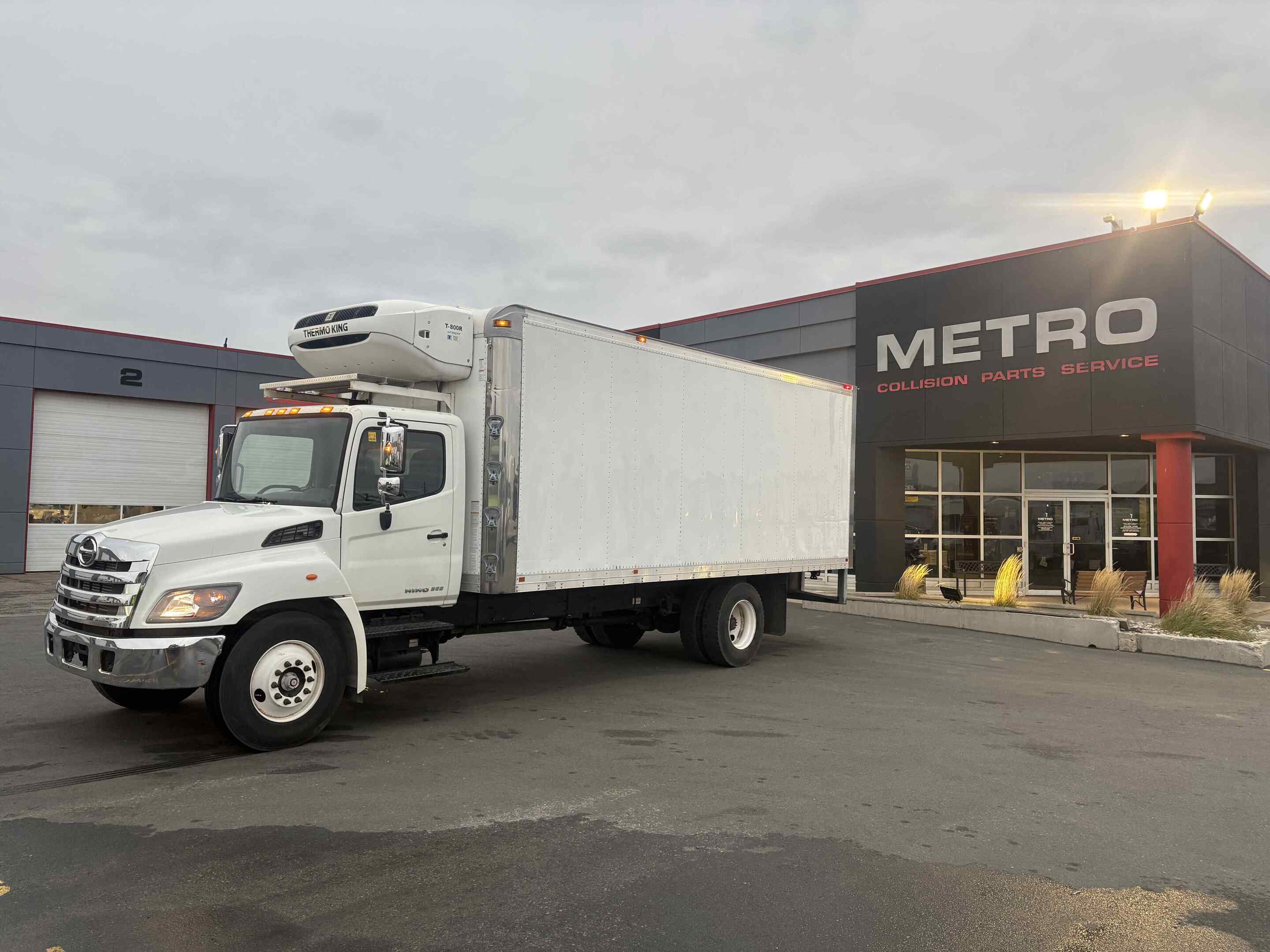 2013 Hino 268 EQUIPPED WITH THERMOKING T-800R REEFER