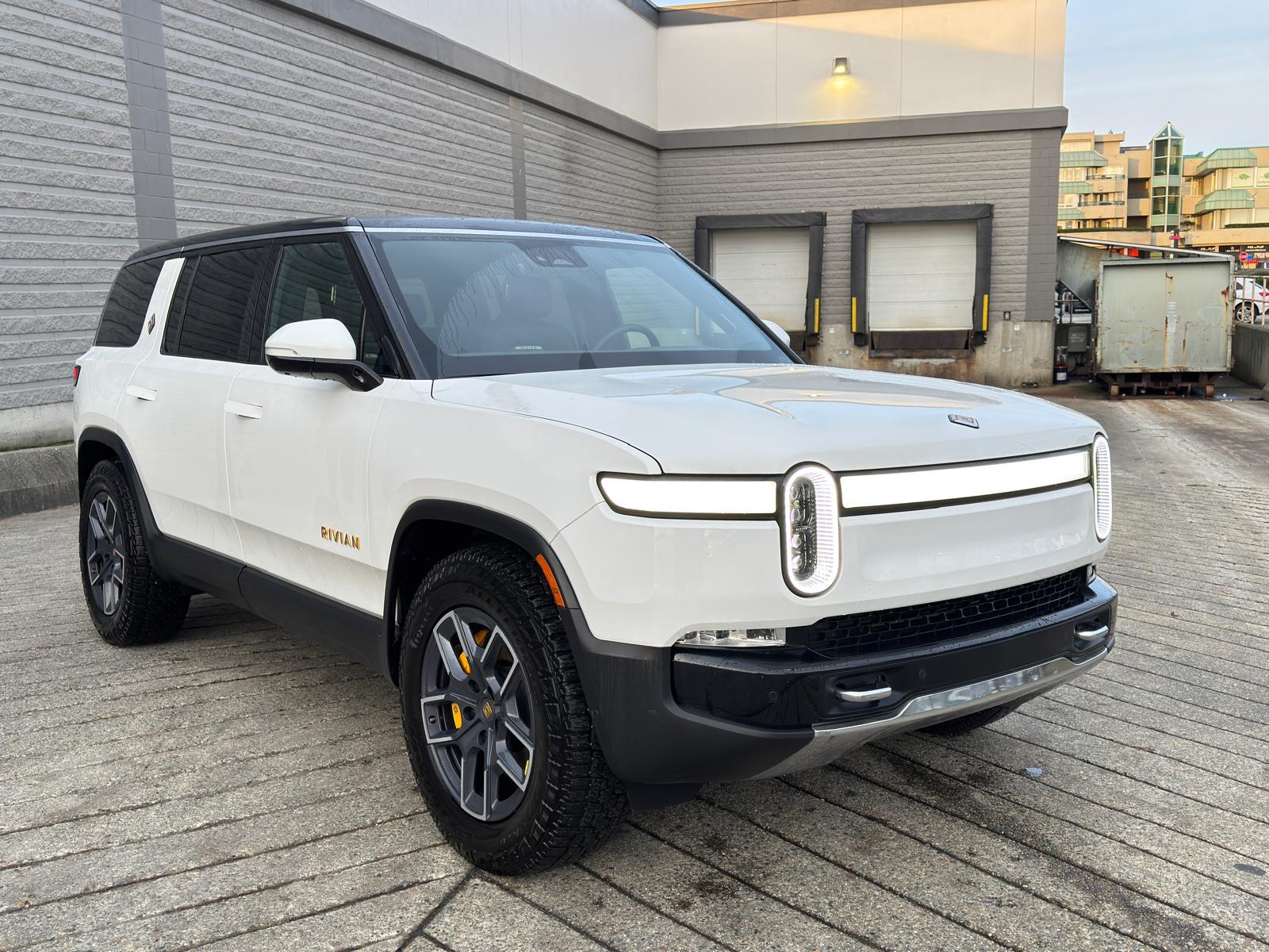 2023 Rivian R1S