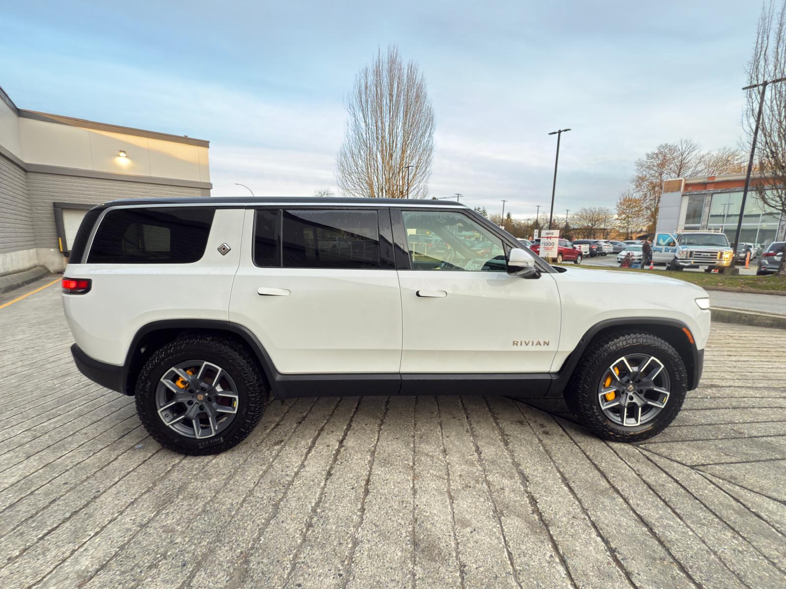 2023 Rivian R1S