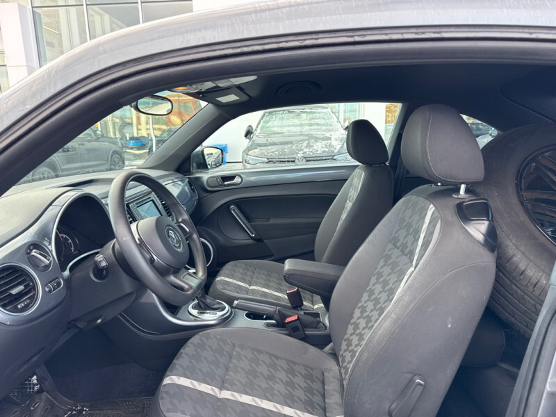 2017 Volkswagen Beetle - Gallery image 10