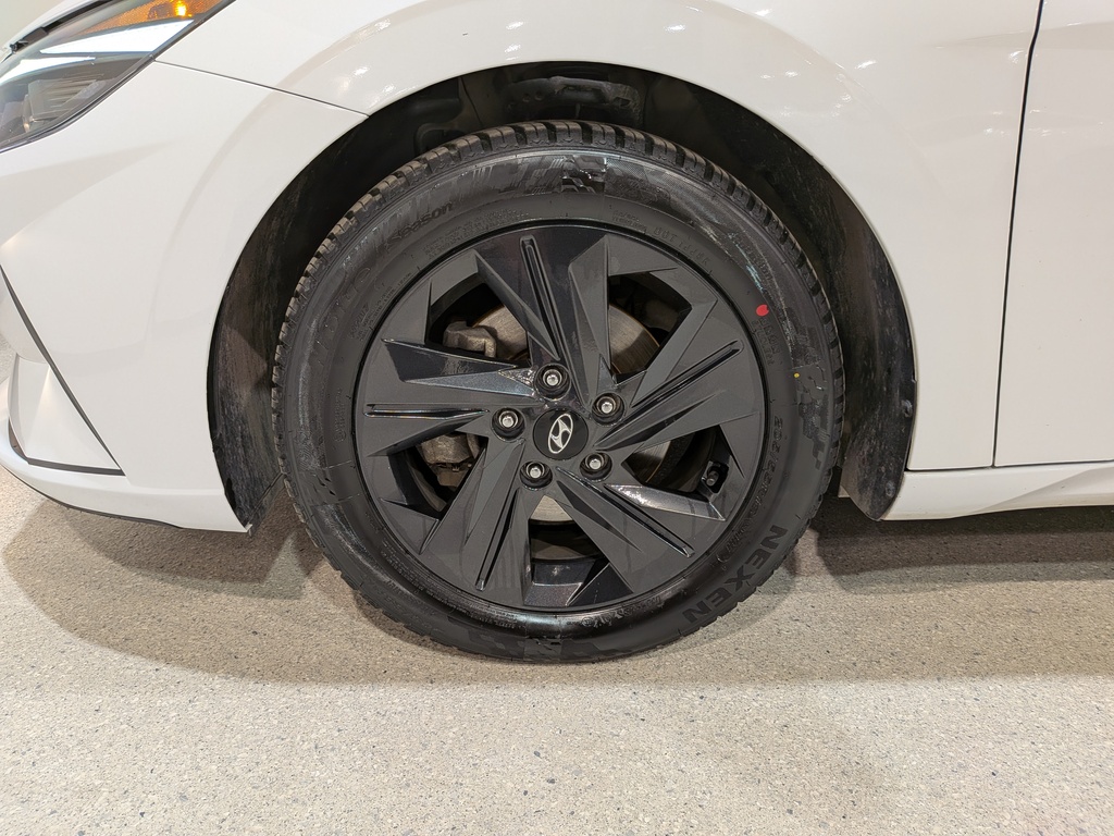 Hyundai Elantra 2022