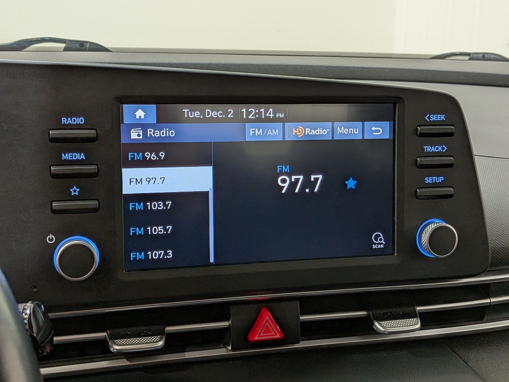 Hyundai Elantra 2022