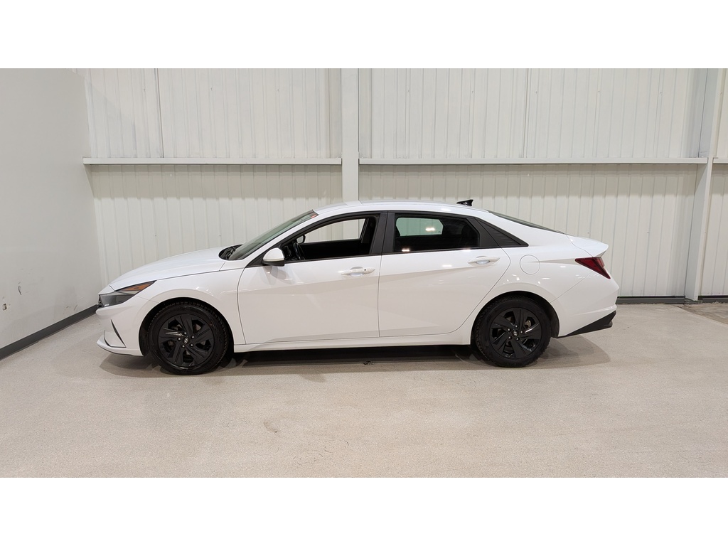 Hyundai Elantra 2022