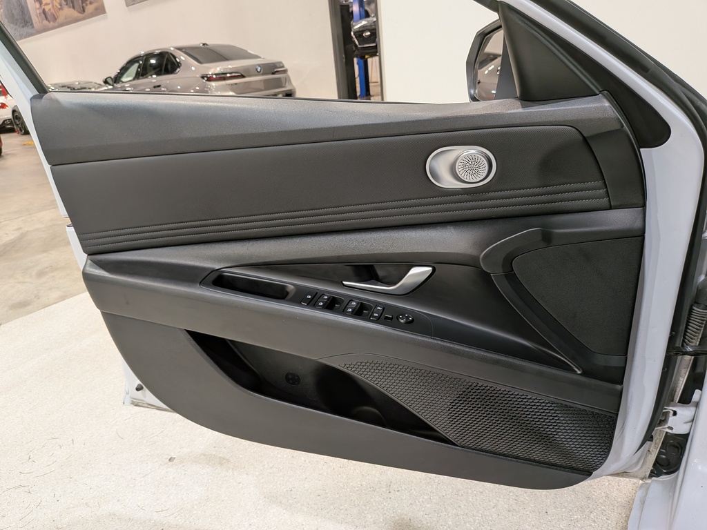 Hyundai Elantra 2022