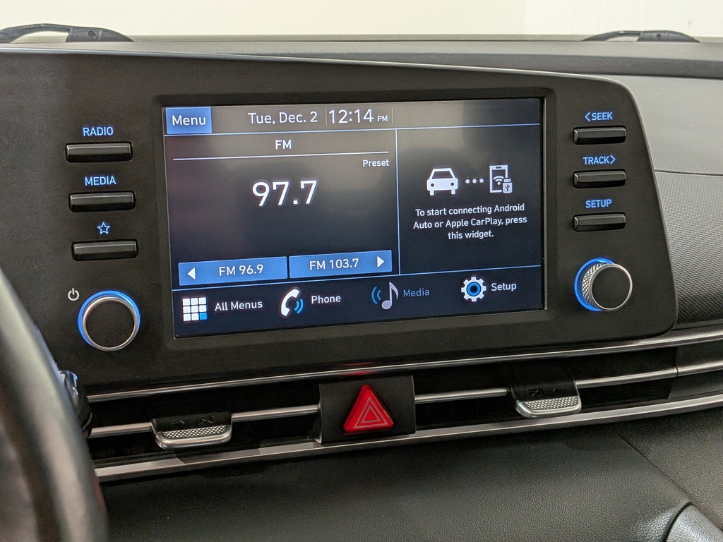 Hyundai Elantra 2022