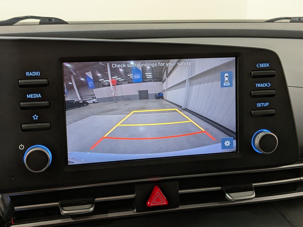 Hyundai Elantra 2022