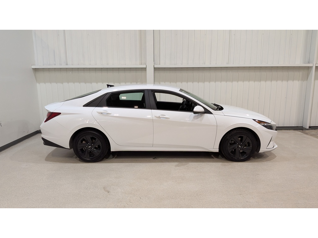 Hyundai Elantra 2022