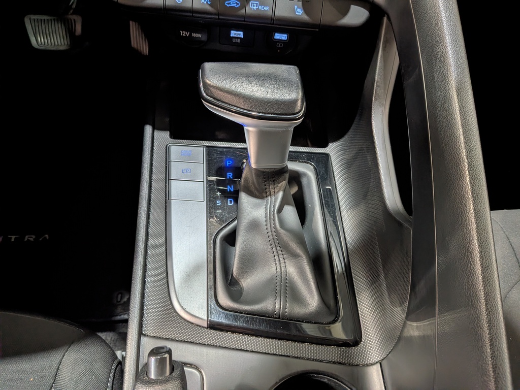 Hyundai Elantra 2022