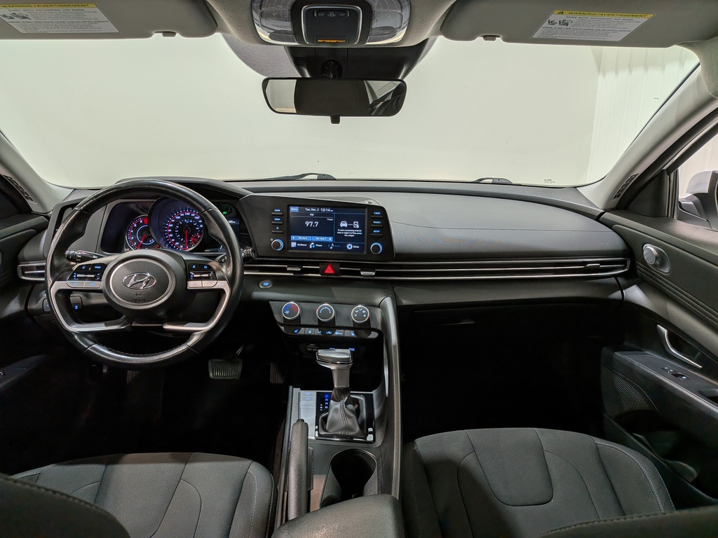 Hyundai Elantra 2022