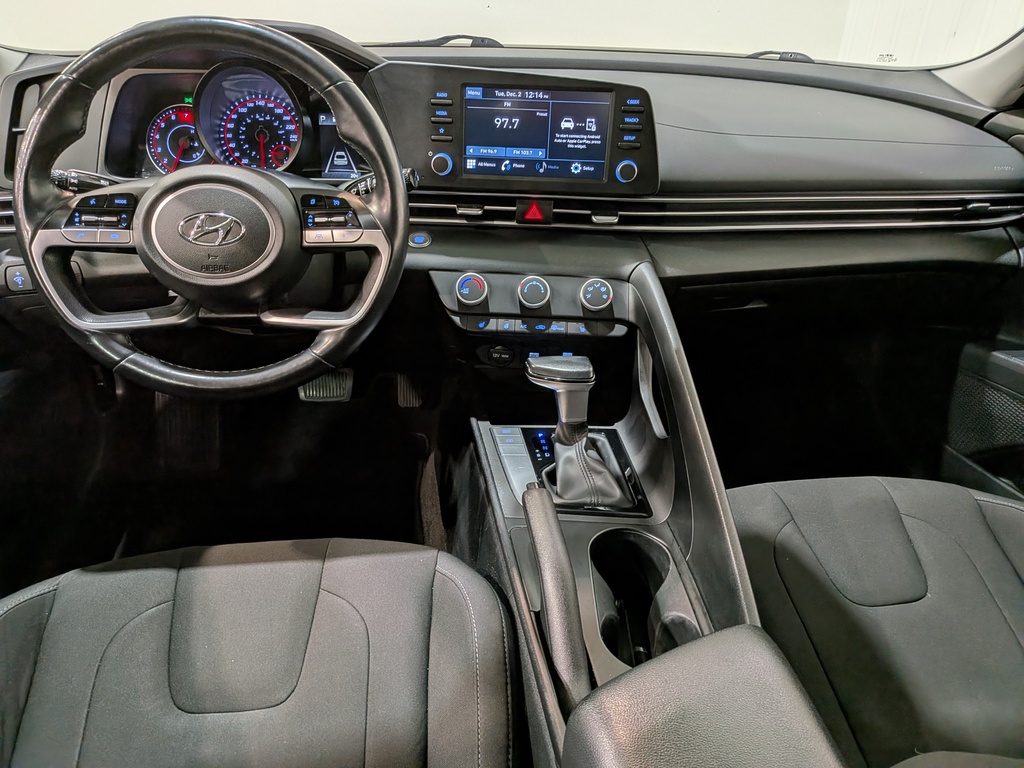 Hyundai Elantra 2022