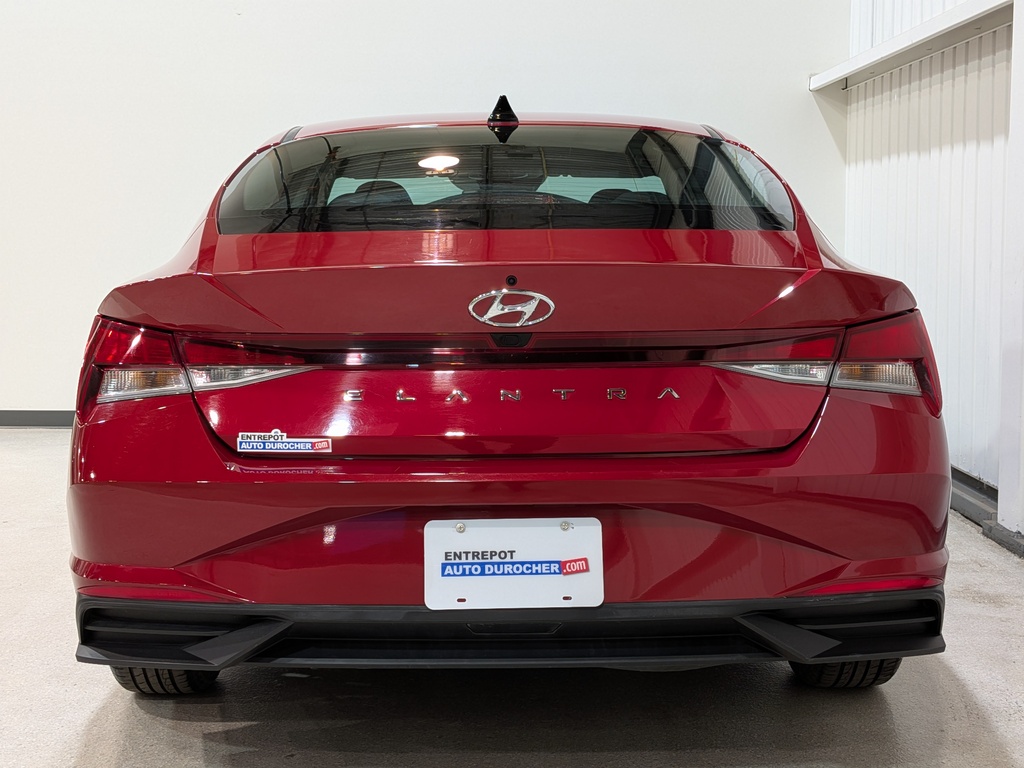Hyundai Elantra 2022
