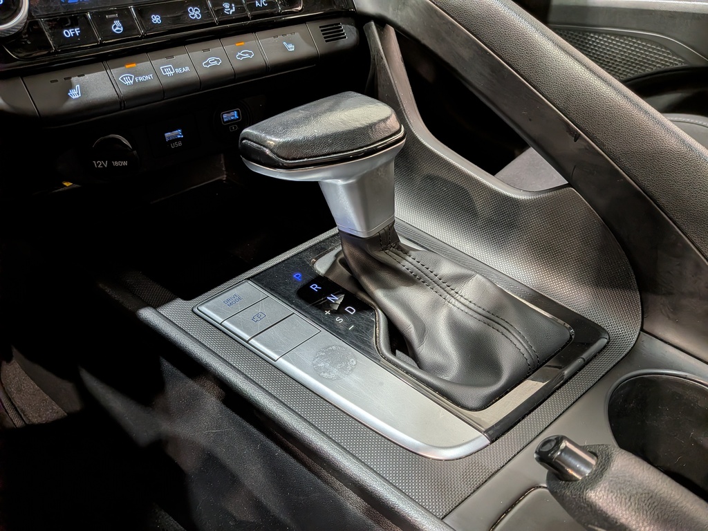 Hyundai Elantra 2022