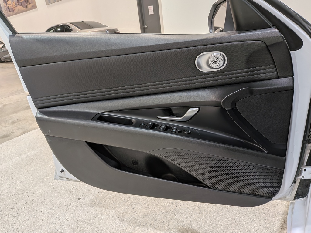 Hyundai Elantra 2022