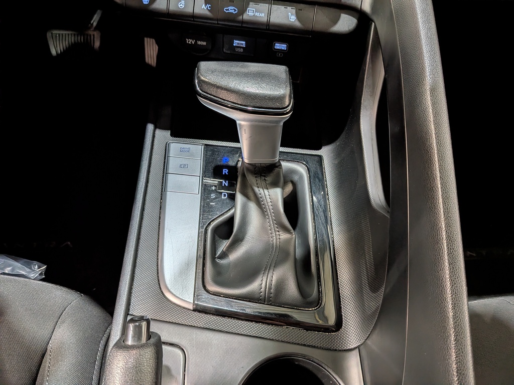 Hyundai Elantra 2022