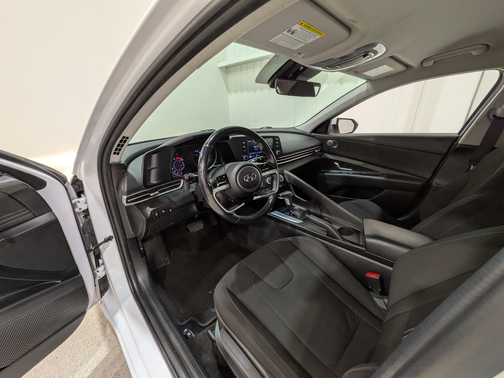 Hyundai Elantra 2022