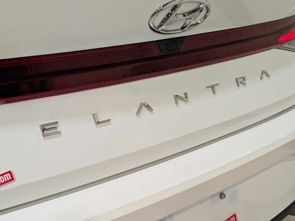 Hyundai Elantra 2022