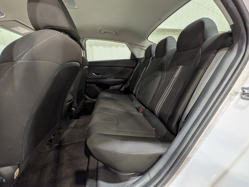 Hyundai Elantra 2022