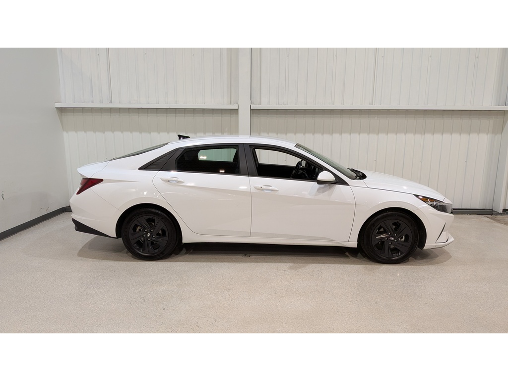 Hyundai Elantra 2022