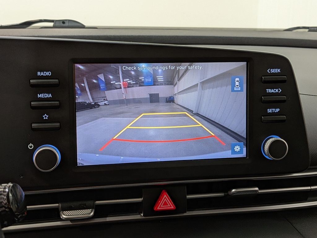 Hyundai Elantra 2022