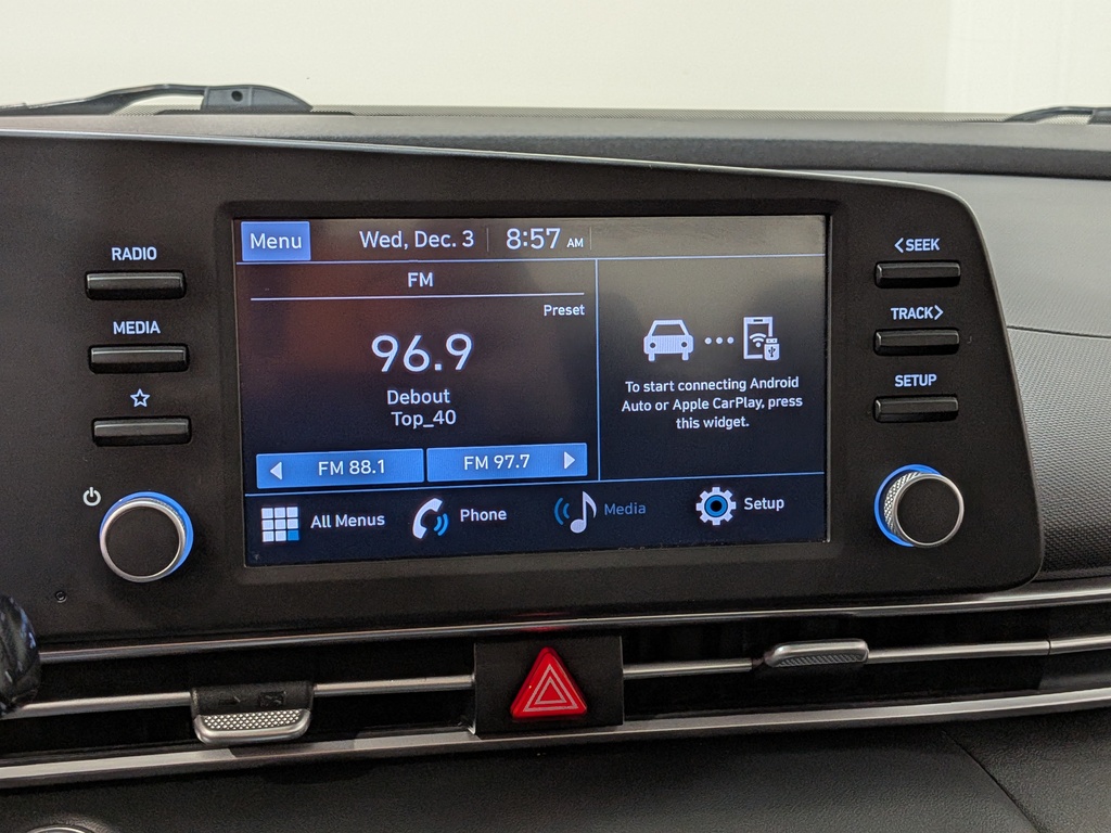 Hyundai Elantra 2022